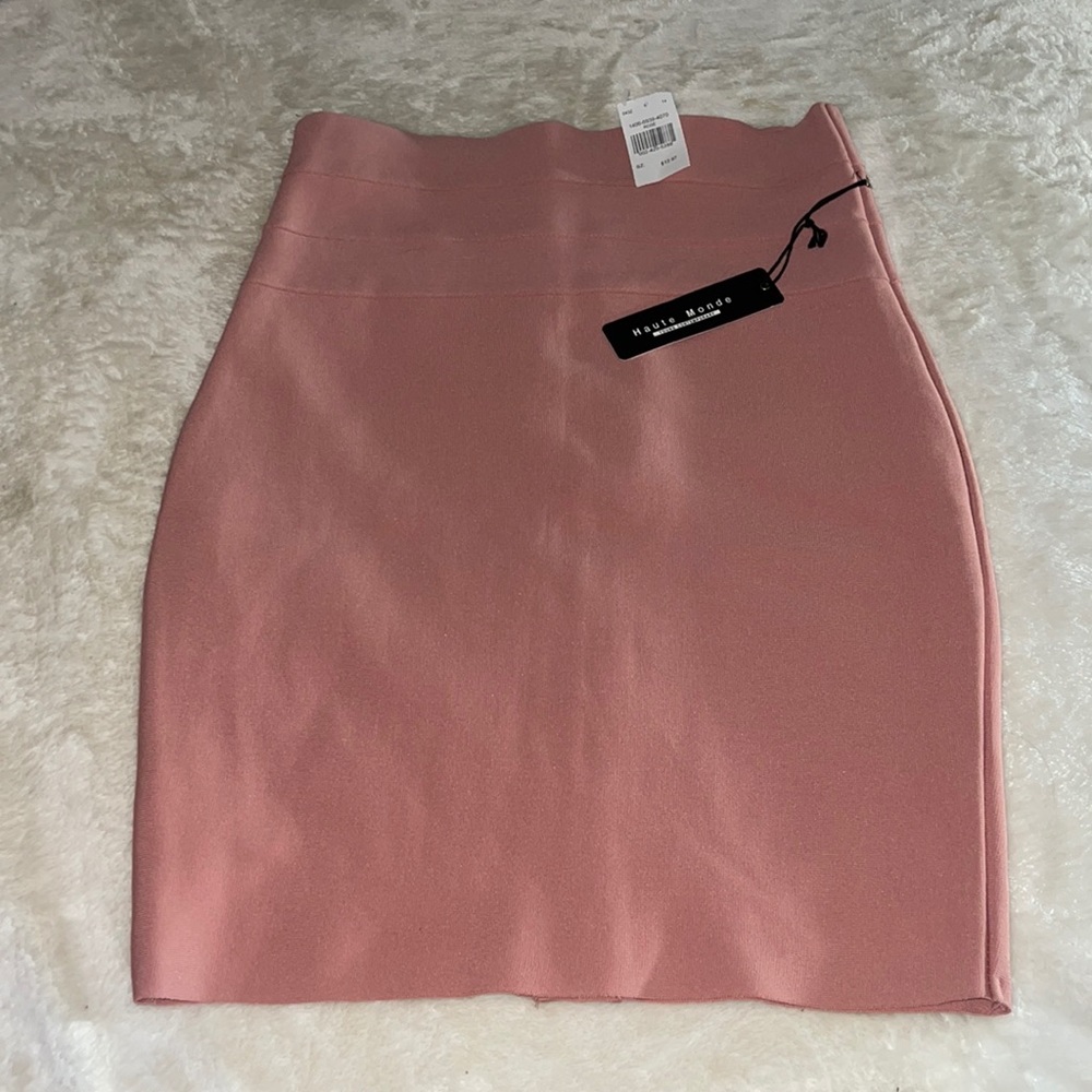 Nude pink pencil skirt